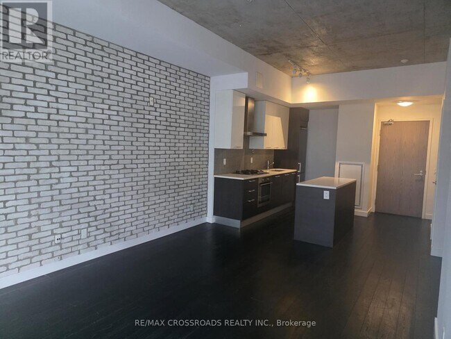 Photo du bâtiment - 90 Broadview Ave