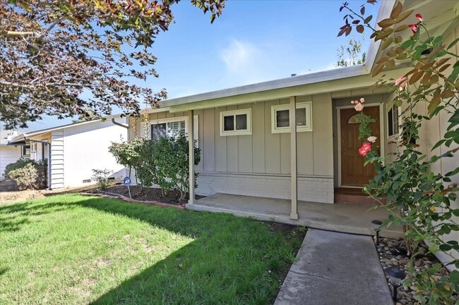 Building Photo - 4 br, 2 bath House - 902 Cottonwood Drive