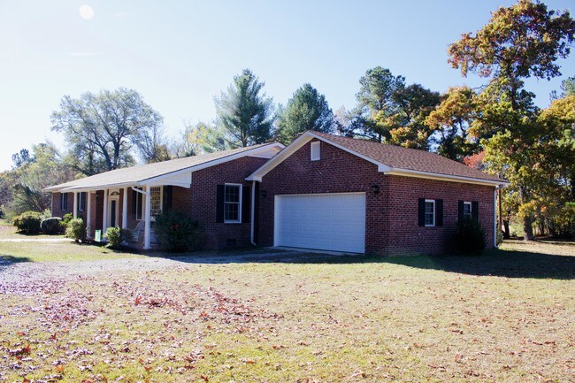 Building Photo - 2560 Lobelia Rd