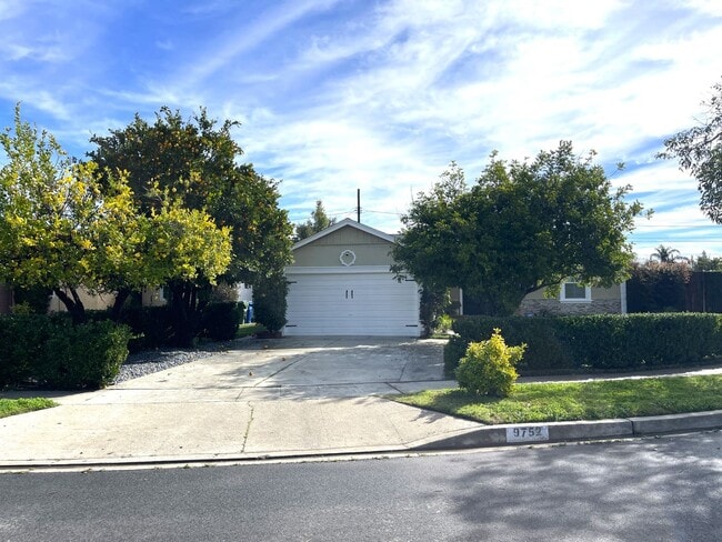 Building Photo - 9752 Monogram Ave