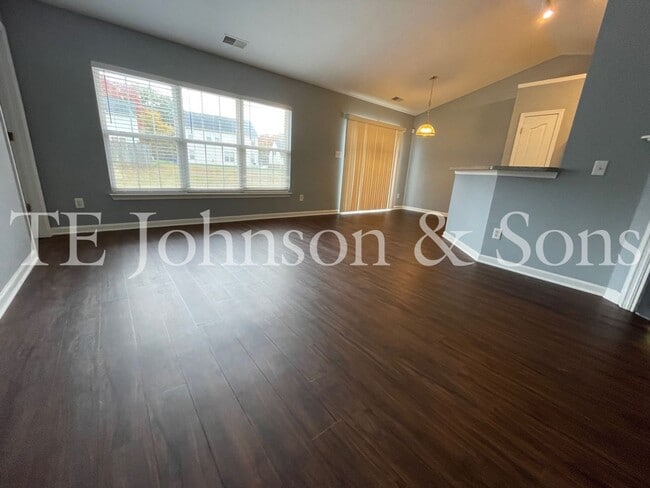 Building Photo - Charming 3 Bedroom Home with Bonus Room and Two Car Garage in Winston-Salem