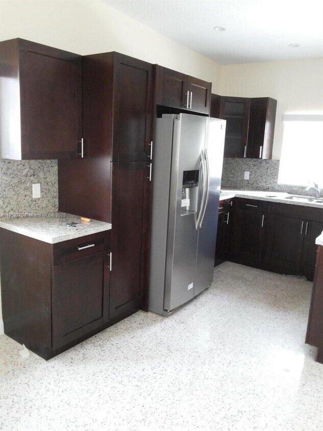 Foto del edificio - 457 NW 109th St