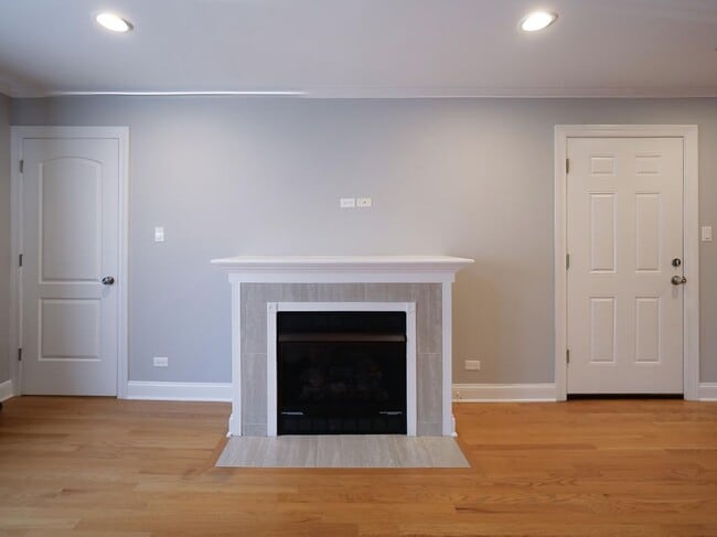 Building Photo - 6812 N Wolcott Ave