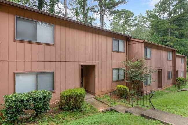 Foto del edificio - 970 Pine Hollow Rd