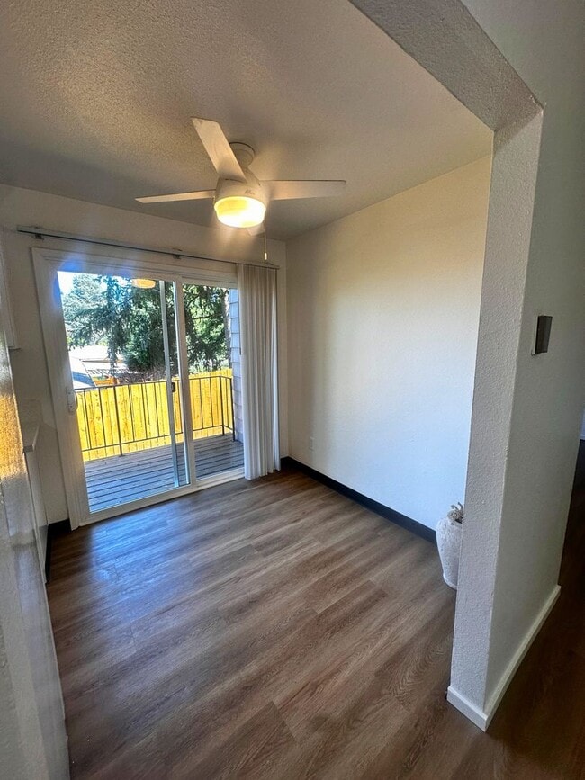 Foto del edificio - Remodeled 2 Bedroom Rent Ready Apartment!