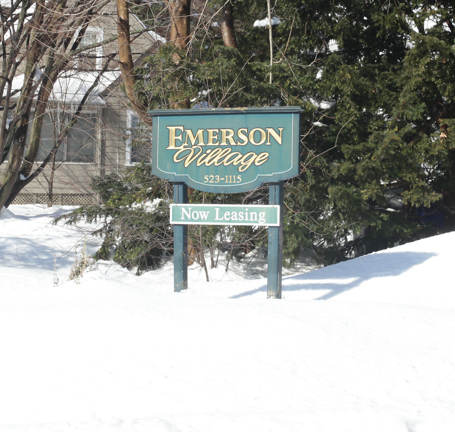 Foto del edificio - Emerson Village