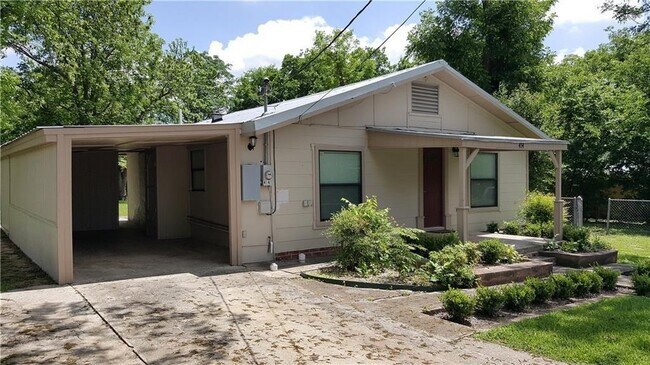 Building Photo - 414 Mill St