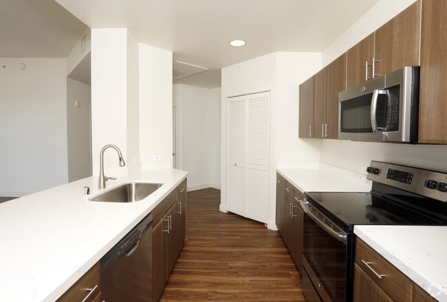 Interior Photo - 1010 Pacific