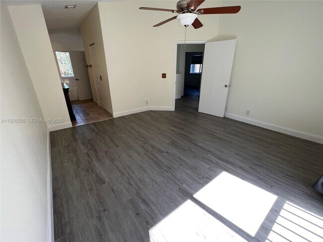 Foto del edificio - 11383 Lakeview Dr