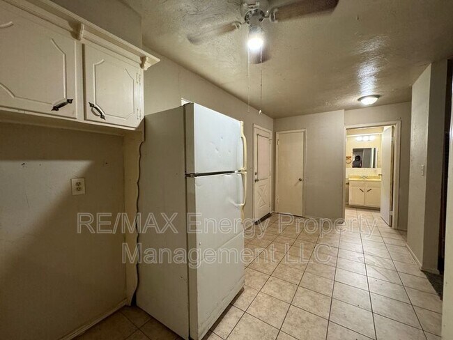 Building Photo - 3902 S Hudson Ave
