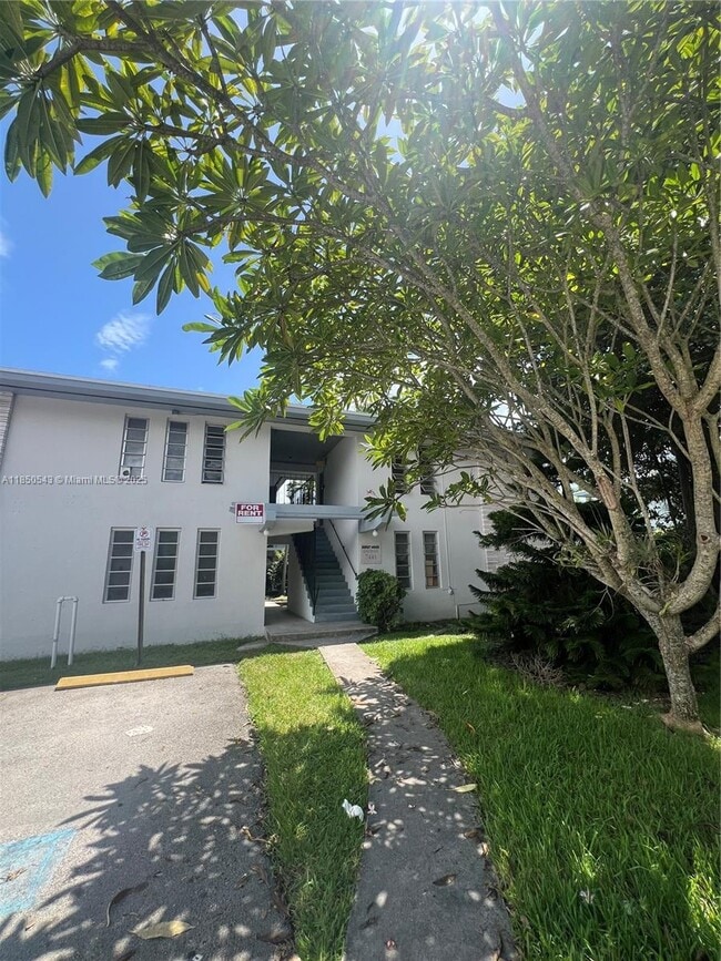 Building Photo - 7441 SW 59th Pl