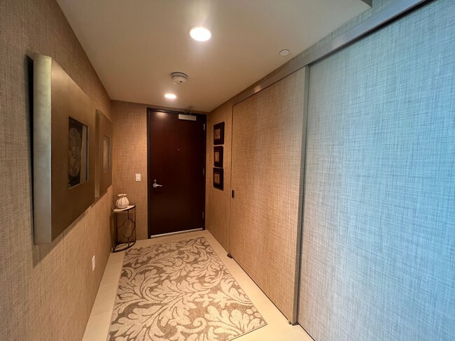 Foto del edificio - Luxurious Penthouse Living in Downtown Honolulu!