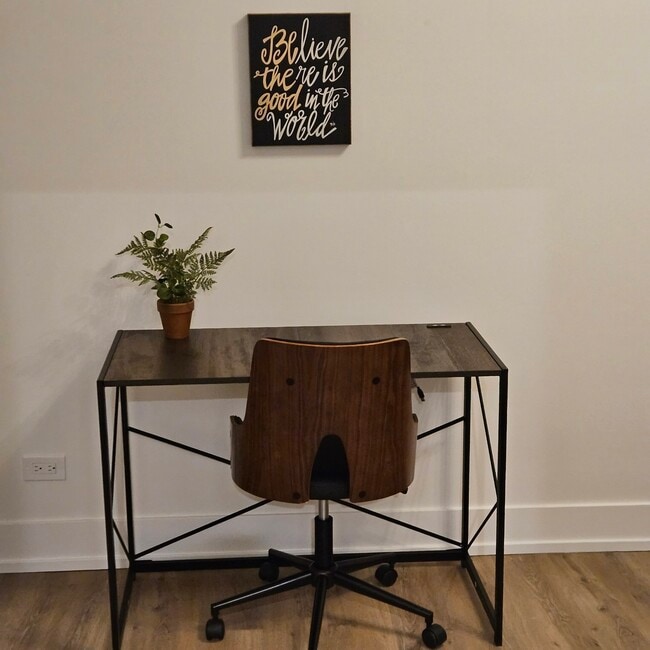 Building Photo - 6457 S Rhodes Ave