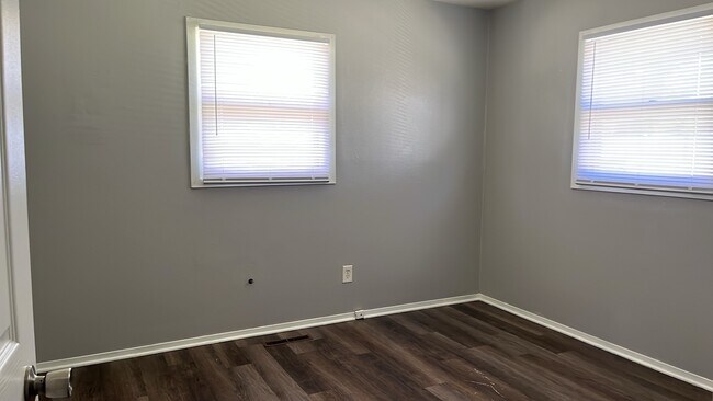 Building Photo - 2050 Hebron Ave