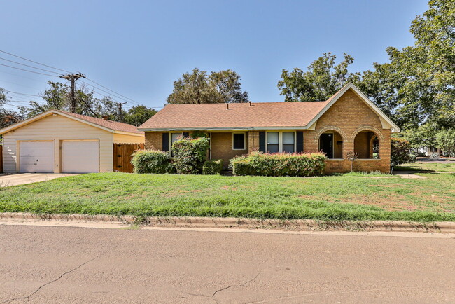 Building Photo - Adorable two bedroom home!