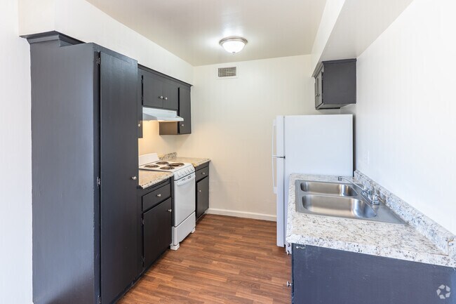 2 habitaciones, 1 baño - 825 pies cuadrados - Cocina - Decatur Rents