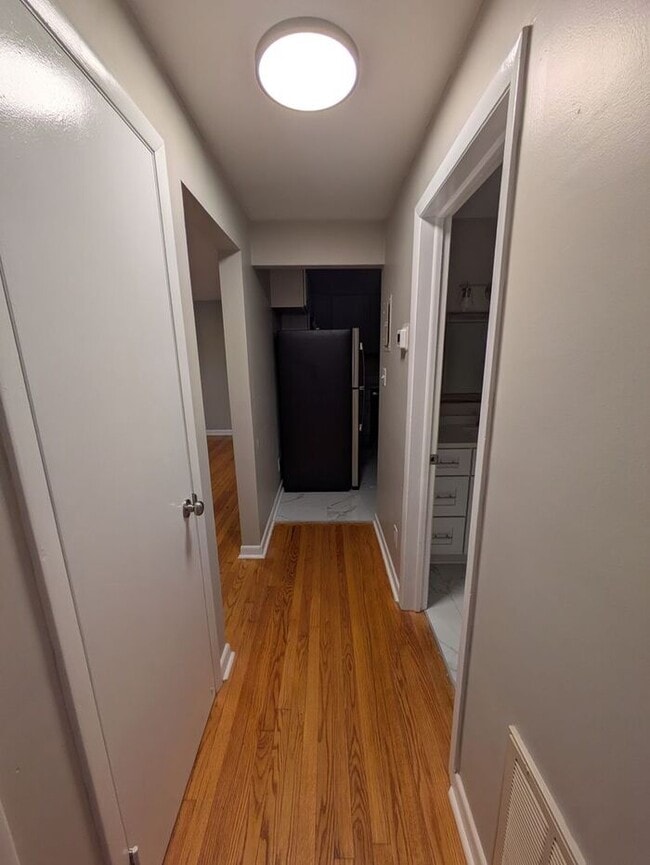 Building Photo - 2BD/1BA Duplex in Hickory