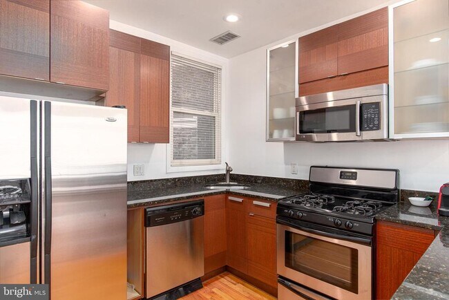 Foto del edificio - 3009 Sherman Ave NW