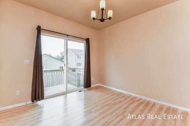 Foto del edificio - 4525 Crow Creek Dr