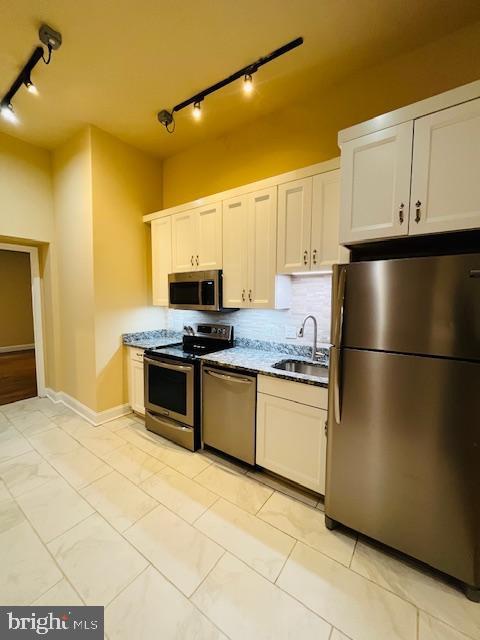 Foto del edificio - 338 N Charles St