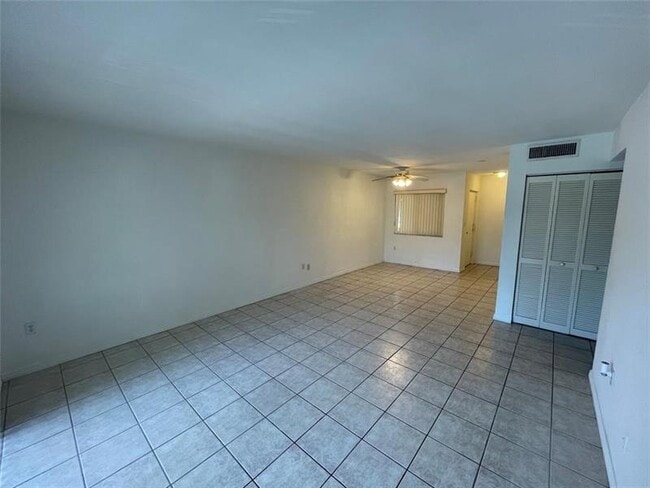Foto del edificio - 7440 Miami Lakes Dr