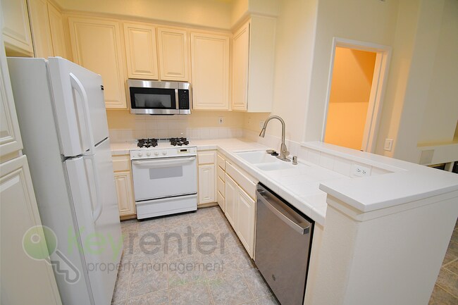 Foto del edificio - Carmel Valley | Palermo–Carmel Del Mar Townhome | Minutes from Del Mar beaches