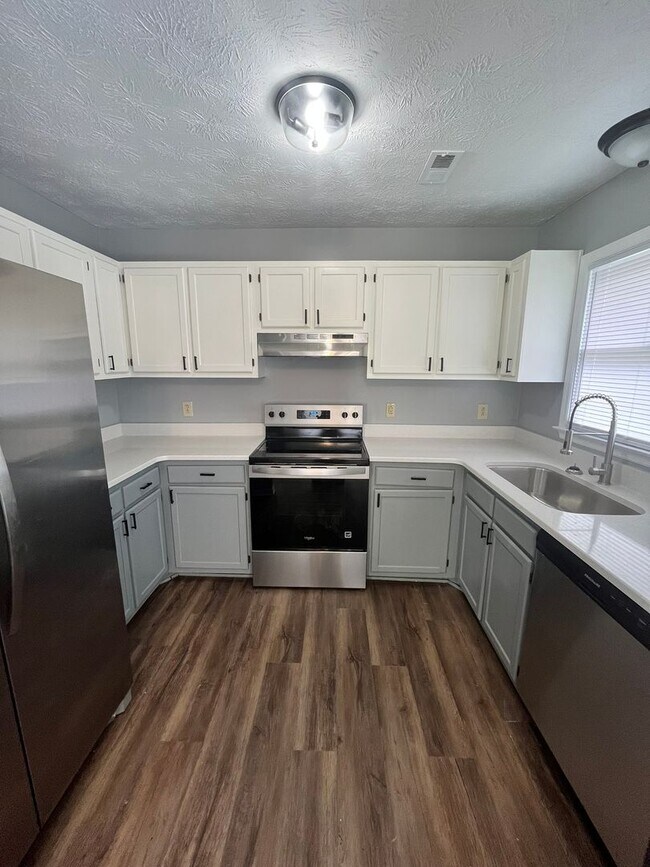 Foto del edificio - 2815 Rosemeade Dr