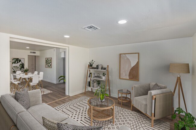 Foto del edificio - 1 Bed | 1 Bath -  Courtyard Style Unit