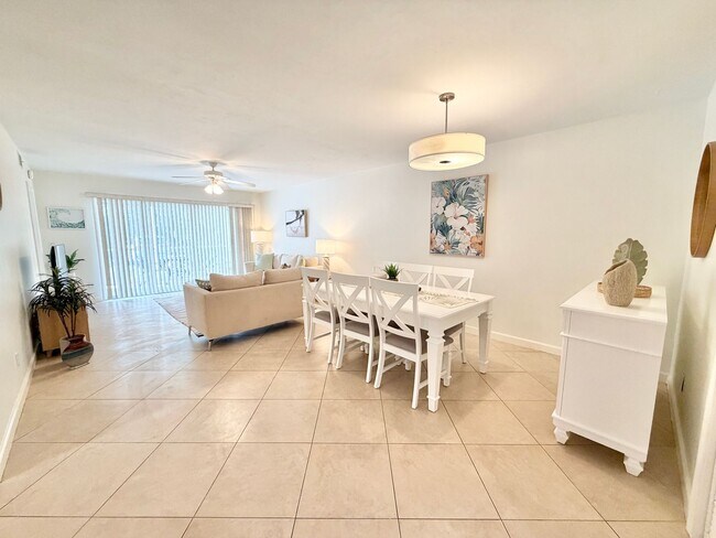 Foto del edificio - ** VANDERBILT VILLAS ** 3 BED / 2 BATH - 1ST FLOOR CONDO - NEAR THE BEACH! - ANNUAL RENTAL