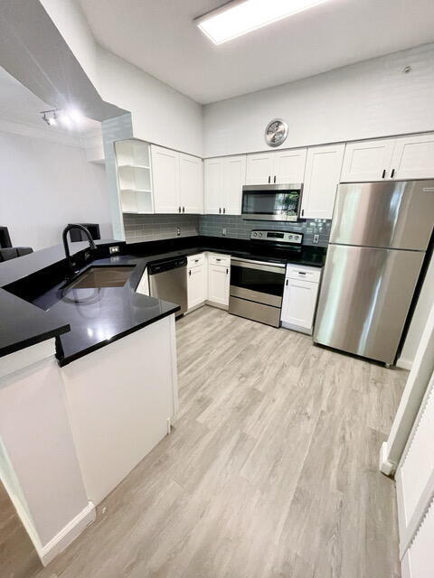 Building Photo - 9857 Baywinds Dr