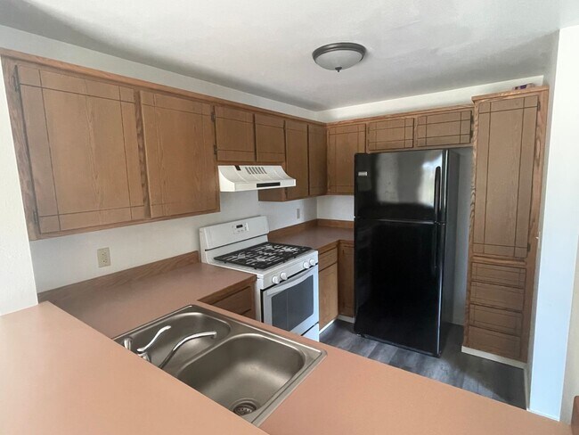 Building Photo - Kim (1025 SW Kaleeton Loop)