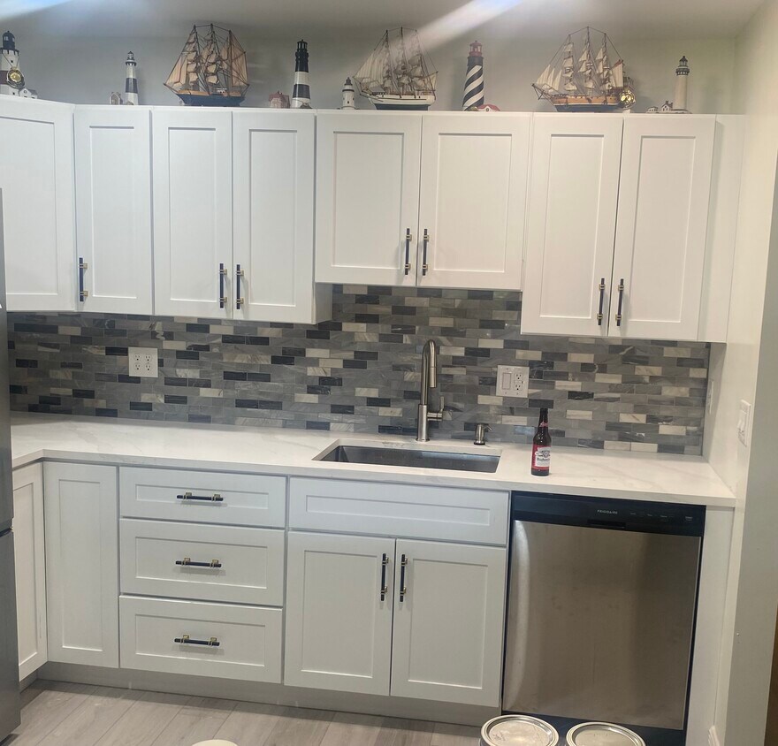 Foto principal - 571 SW South River Dr