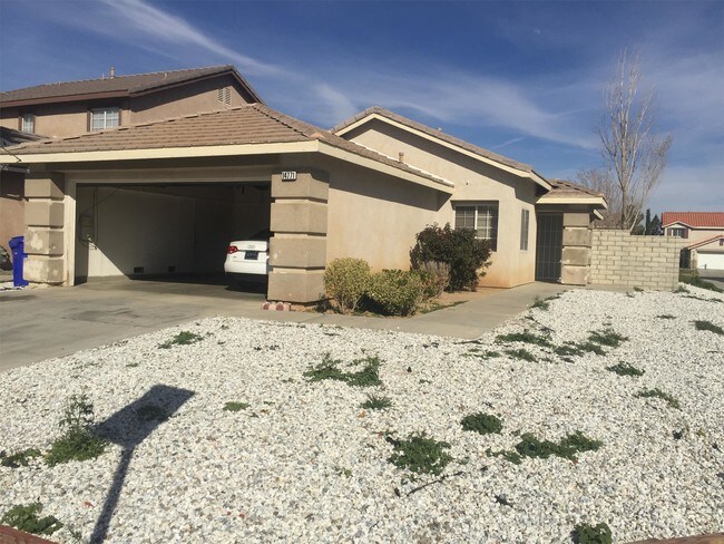 Foto del edificio - 14771 Hidden Rock Rd