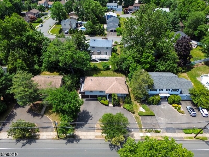 Foto principal - 828 Mountain Ave