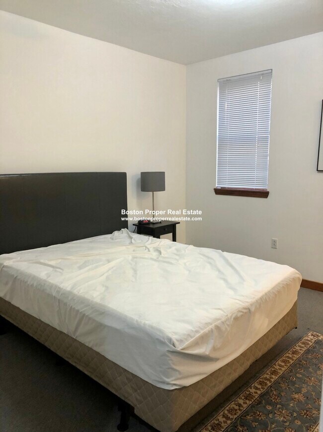 Foto del edificio - 16-18 Edgerly Rd