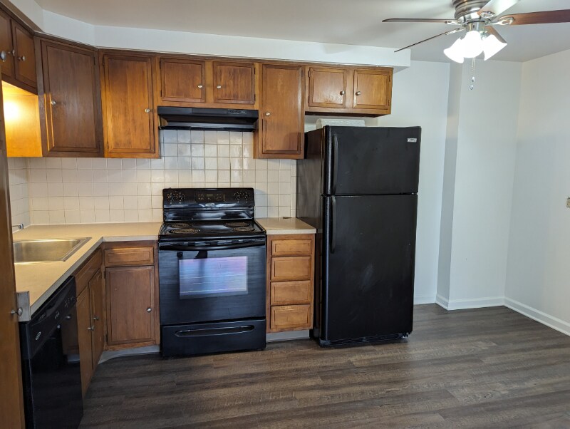 Primary Photo - 2715 Eggert Rd