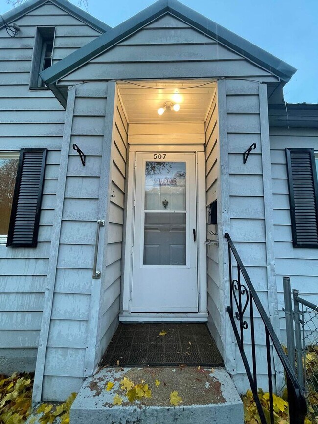 Building Photo - Cute, Centrally located House