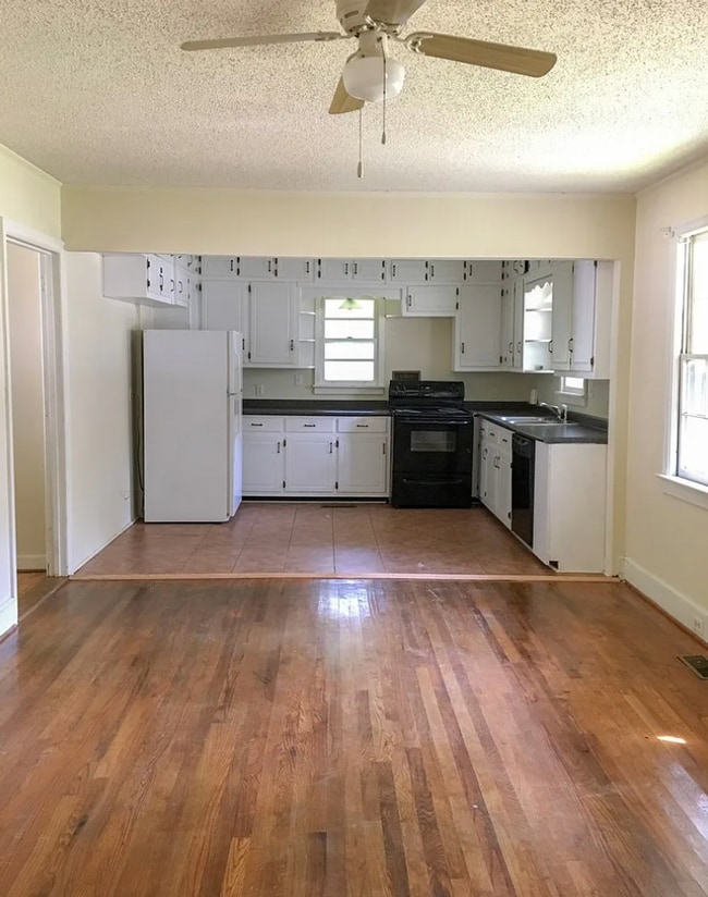 Building Photo - Charming 3-Bed Home in Forest Acres – Spac...