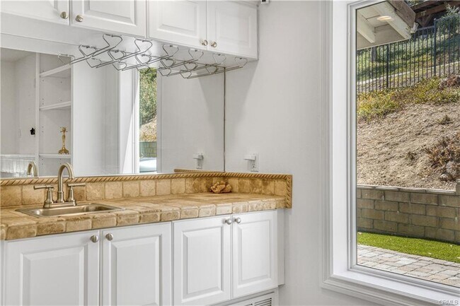 Building Photo - 7101 Shadow Ridge Ct