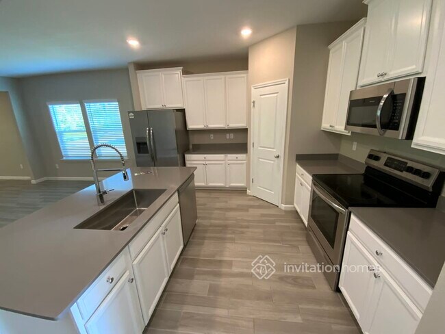 Building Photo - 6382 Starlight Dr