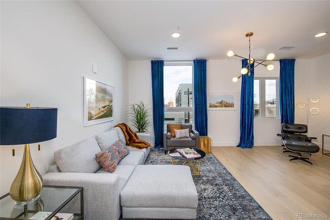 Living - 2570 Lawrence St