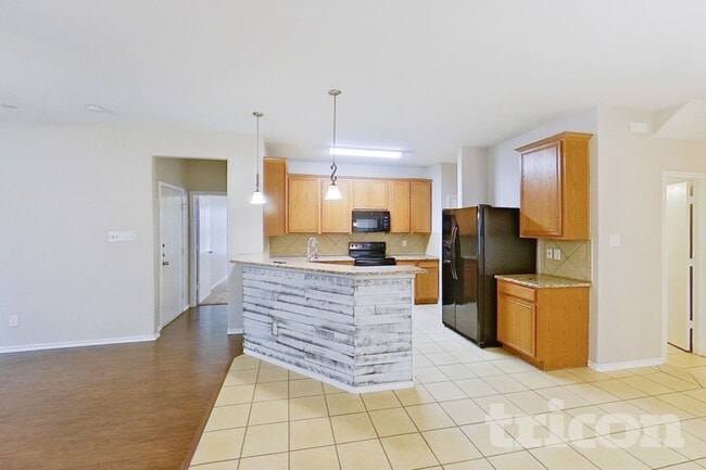 Building Photo - 320 Rowdy Dr