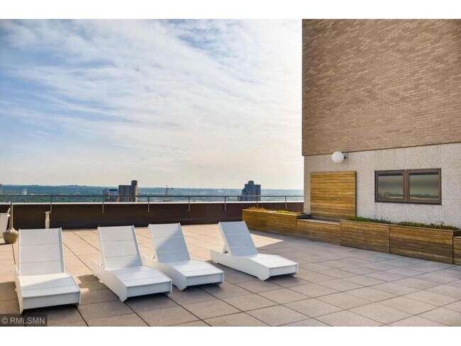Building Photo - 15 1st St S