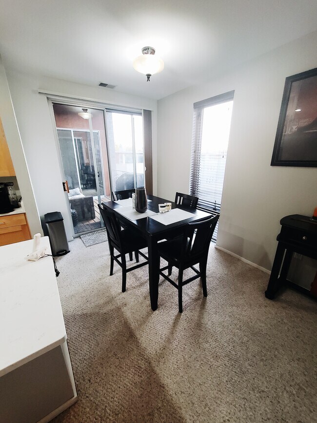 Building Photo - Stunning 2BD Condo on the Milwaukee River!