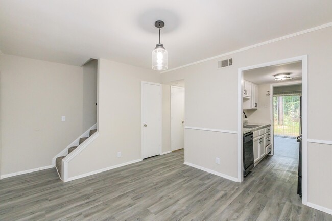 Dining Room Townhouse - Camelia
