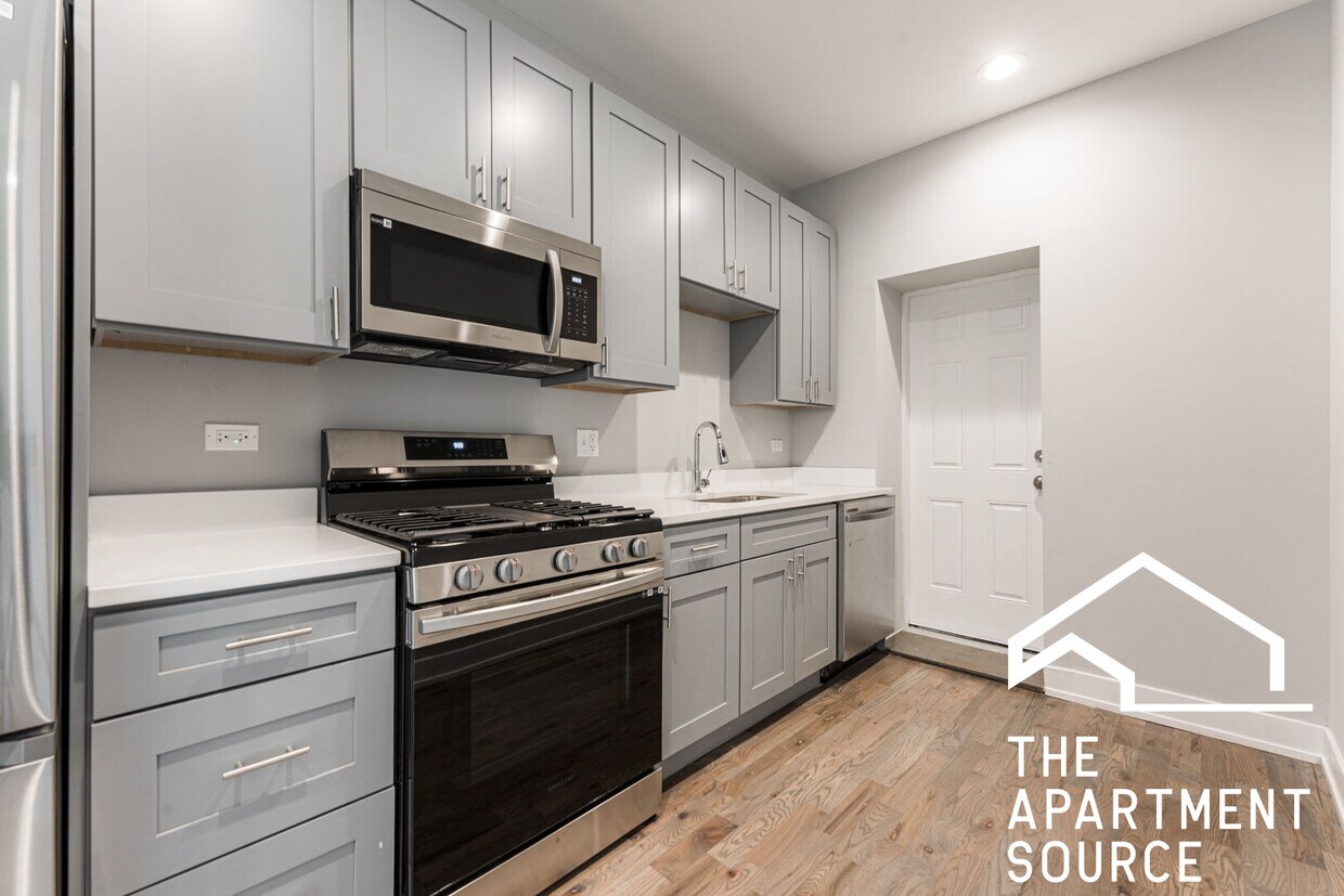 Foto principal - 926 W 32nd Pl