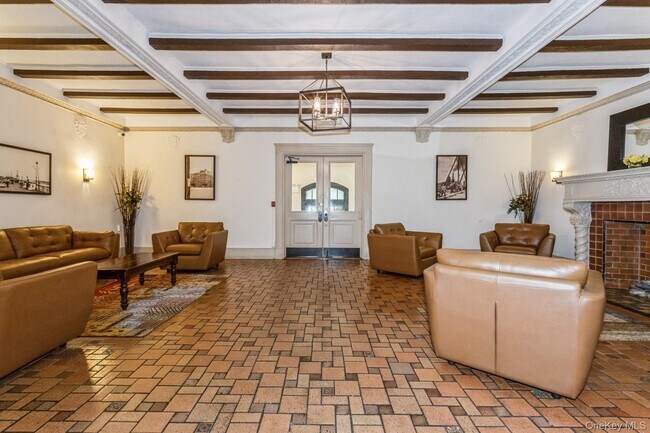 Foto del edificio - 310 Riverside Blvd