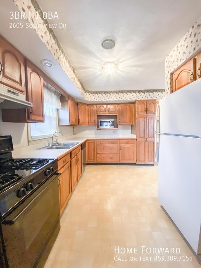Building Photo - 2605 Southview Dr