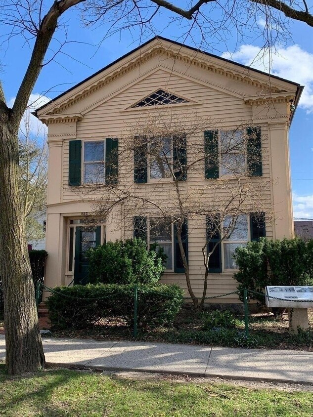 Primary Photo - 332 E Washington St