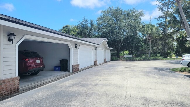Building Photo - 596 N Nova Rd